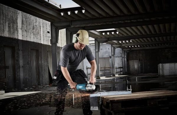 Makita GA9020 110V 230mm 2000W Angle Grinder With Case Diamond Blade New