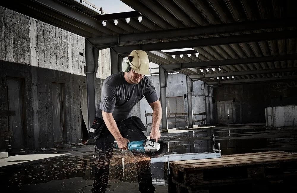 Makita GA9020 110V 230mm 2000W Angle Grinder With Case Diamond Blade New - Image 7