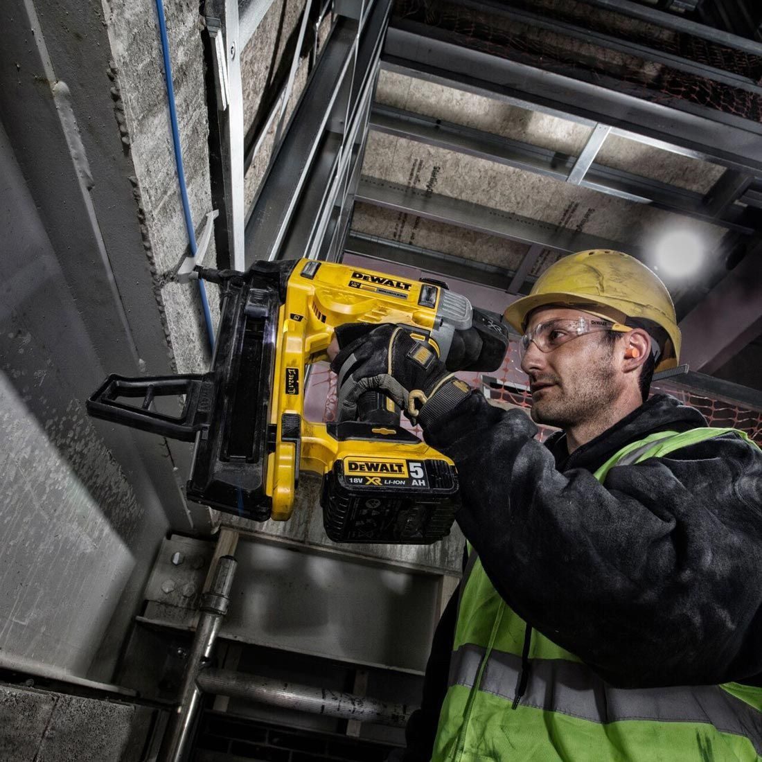 DeWalt DCN890 18V XR Brushless Concrete Nailer Nail Gun Body Only New - Image 5