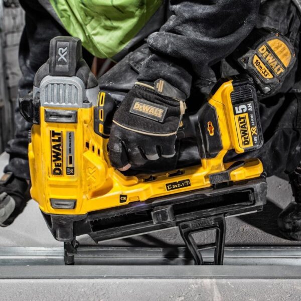 DeWalt DCN890 18V XR Brushless Concrete Nailer Nail Gun Body Only New