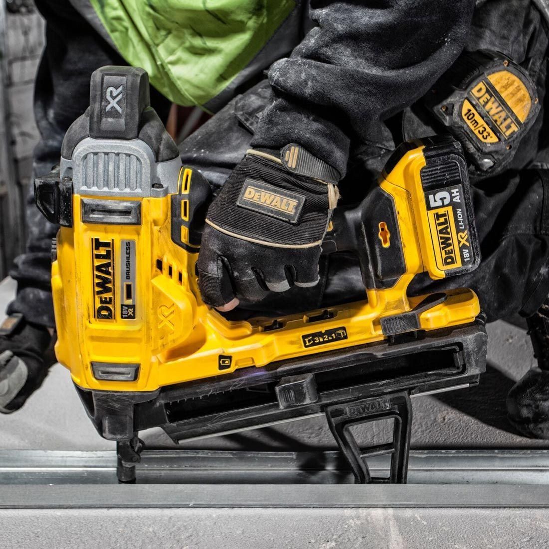 DeWalt DCN890 18V XR Brushless Concrete Nailer Nail Gun Body Only New - Image 6