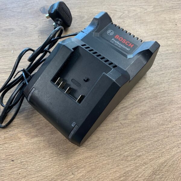 Bosch Professional GAL 18V-40 220-240V Li-Ion Battery Charger Used