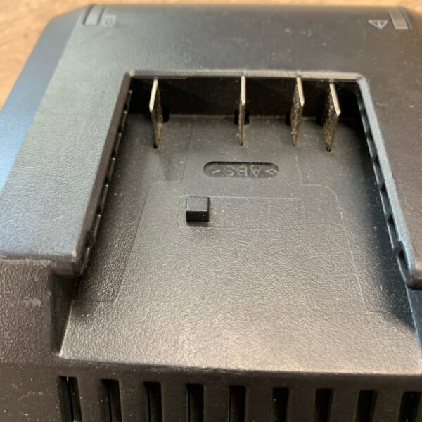 Bosch Professional GAL 18V-40 220-240V Li-Ion Battery Charger Used