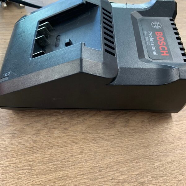 Bosch Professional GAL 18V-40 220-240V Li-Ion Battery Charger Used