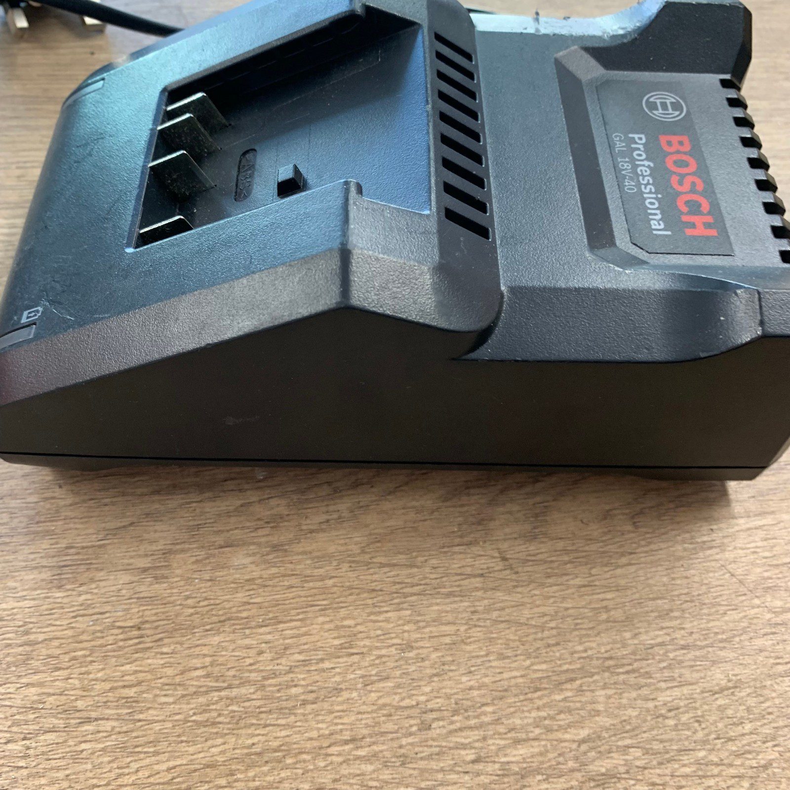 Bosch Professional GAL 18V-40 220-240V Li-Ion Battery Charger Used - Image 12