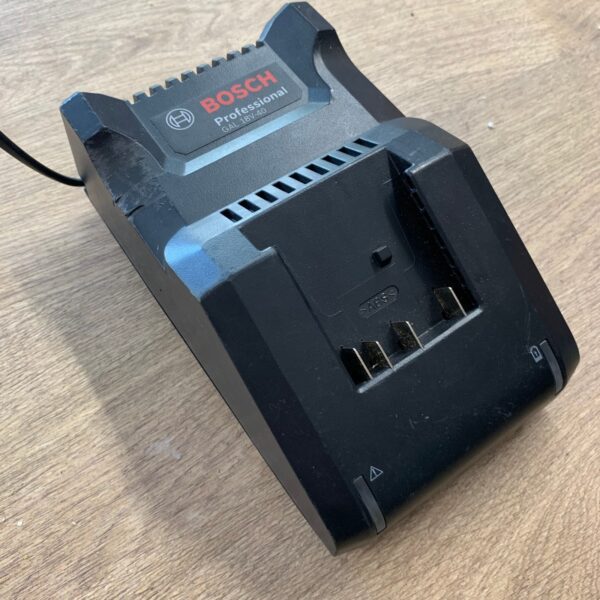 Bosch Professional GAL 18V-40 220-240V Li-Ion Battery Charger Used