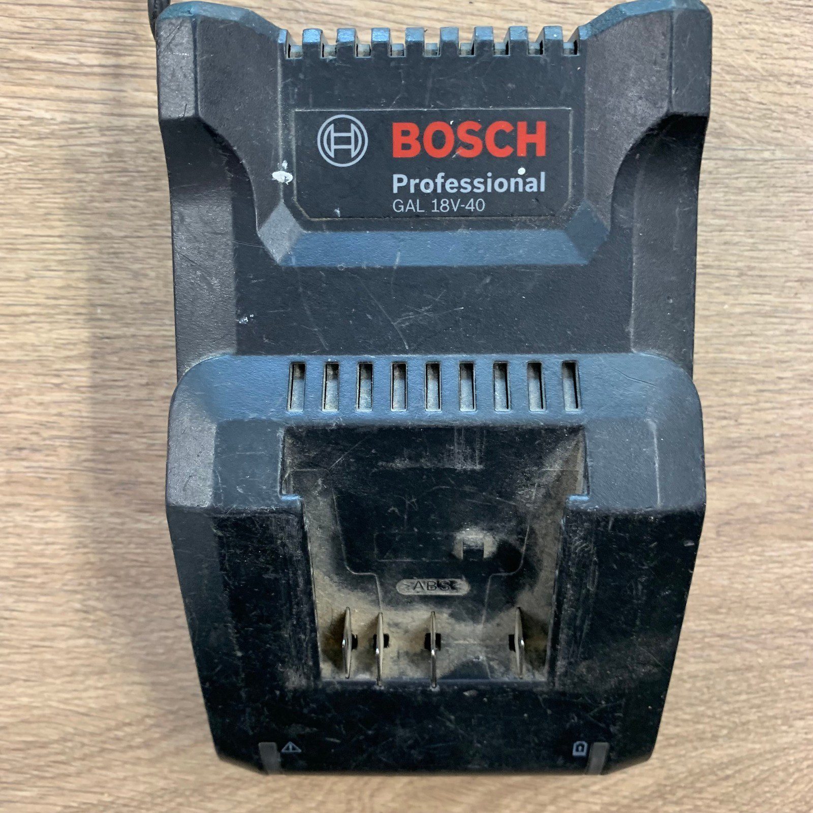 Bosch Professional GAL 18V-40 240V Li-Ion Battery Charger Used - Image 2