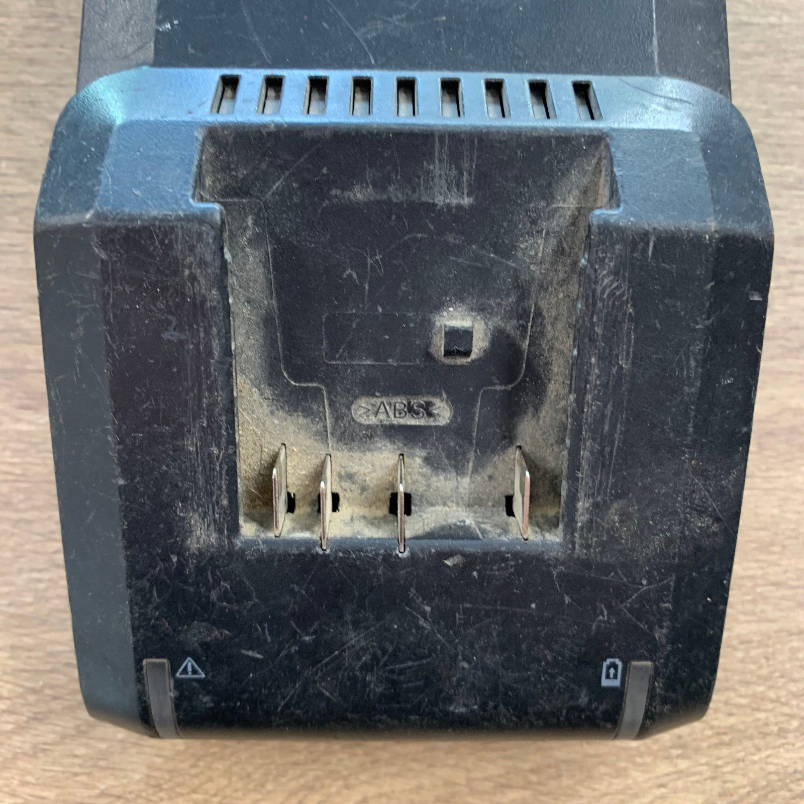 Bosch Professional GAL 18V-40 240V Li-Ion Battery Charger Used - Image 4