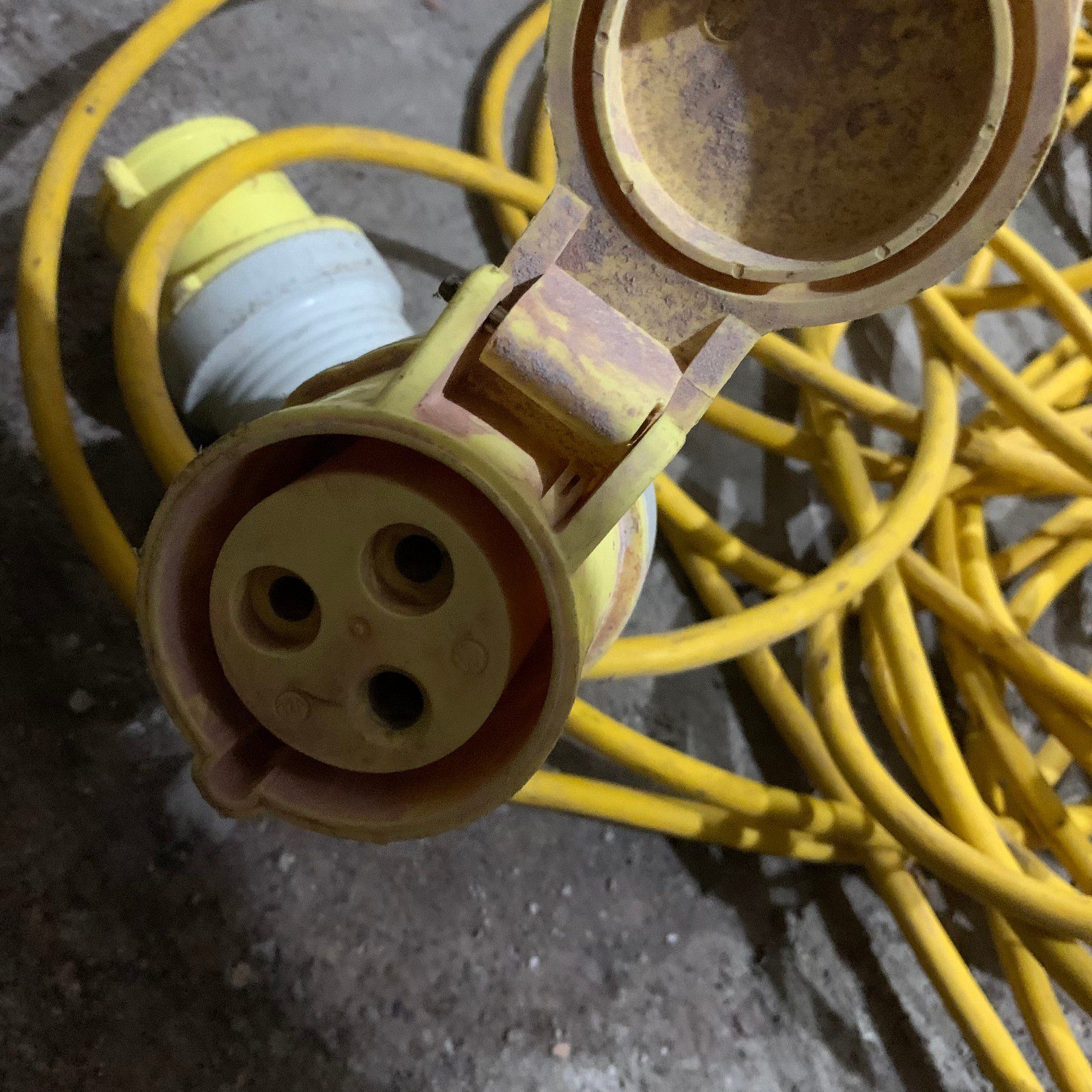 110V 16A 25m Site Extension Lead Cable 2P+E IP44 Used - Image 11