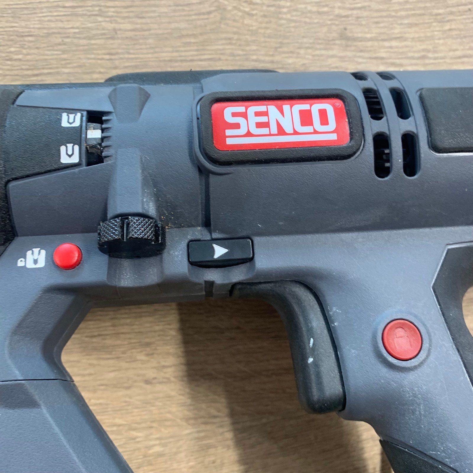 Senco DS545-AC 240V Auto-Feed Screwdriver 600W Collated Drywall Screw Gun Used - Image 5