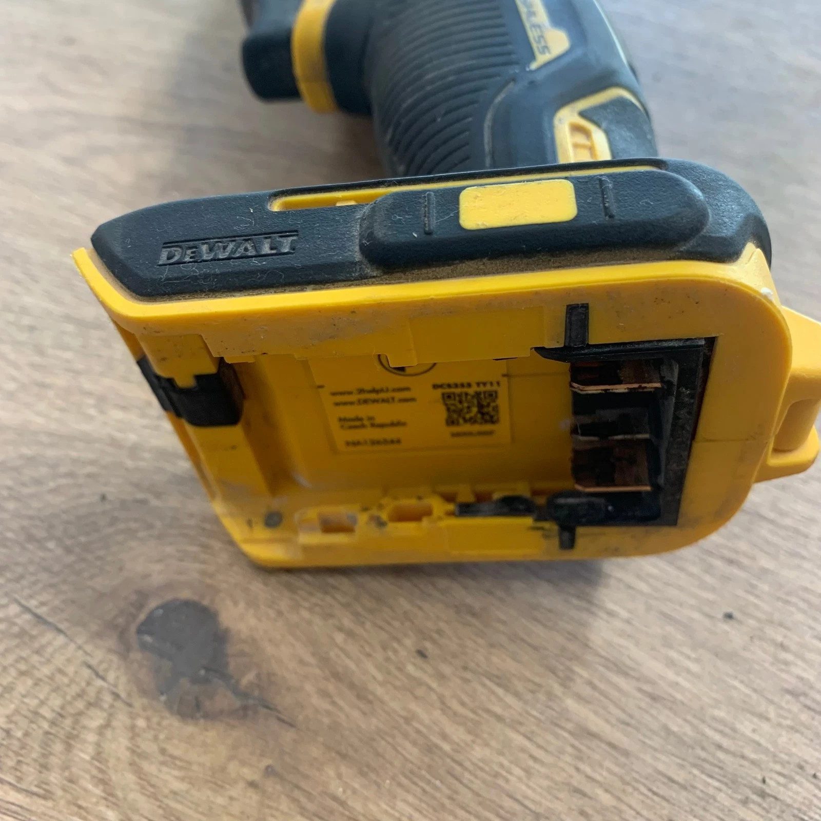 DeWalt DCS355 18V XR Brushless Oscillating Multi Tool Body Only Used Bare Unit - Image 11