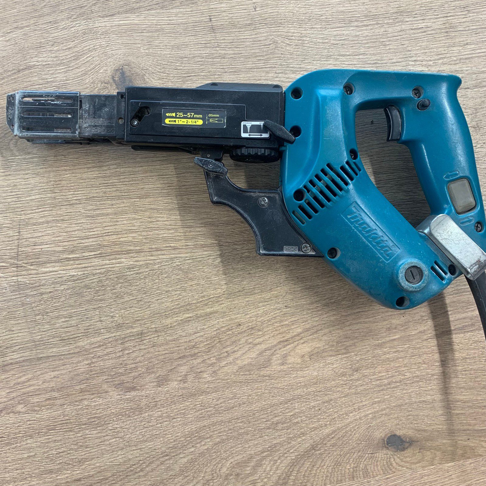 Makita 6834 Autofeed Screwdriver 110V Drywall Screw Gun With Case Screws Used UK - Image 3