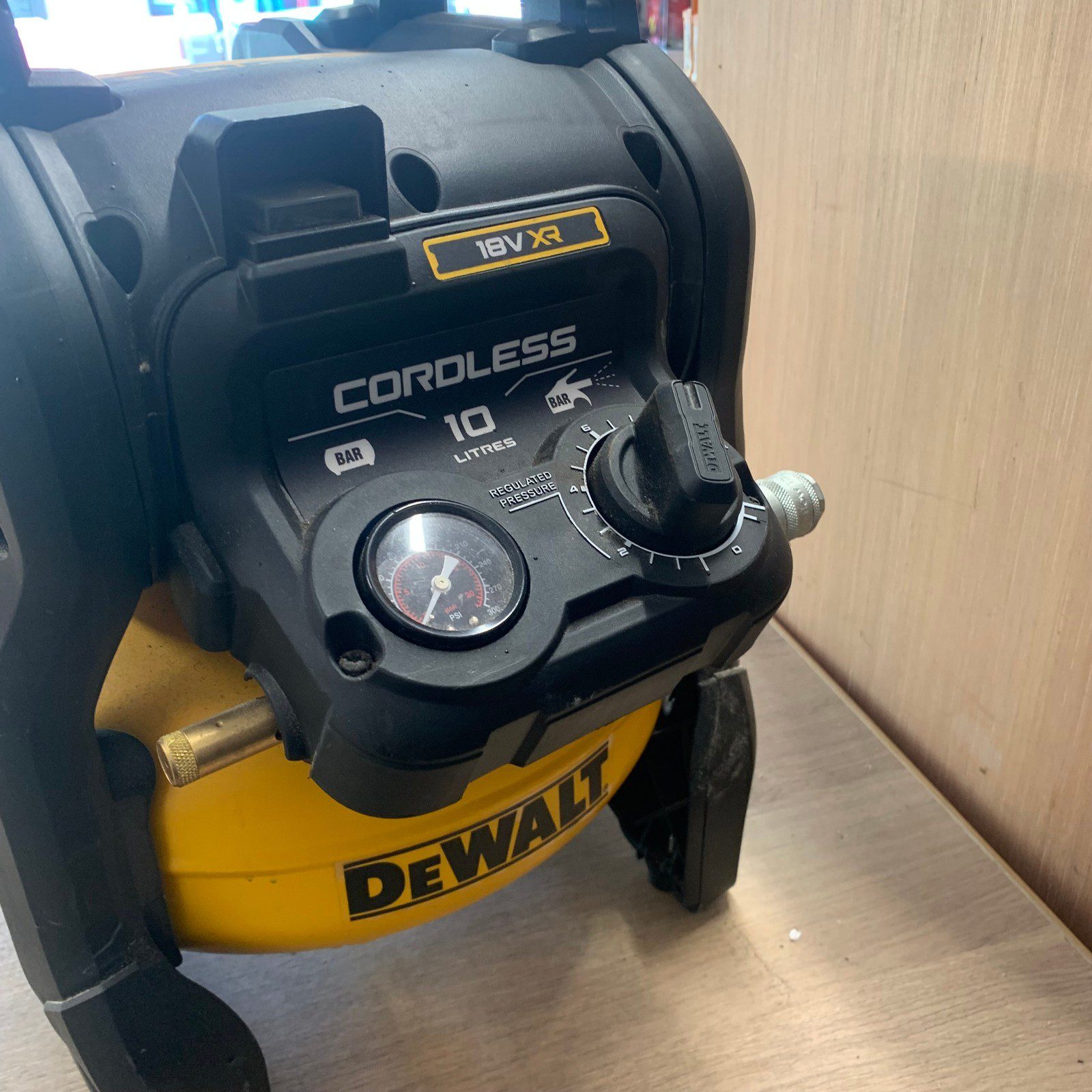 DeWalt DCC1018 18V XR Brushless Cordless Air Compressor 10L Body Only - Image 1