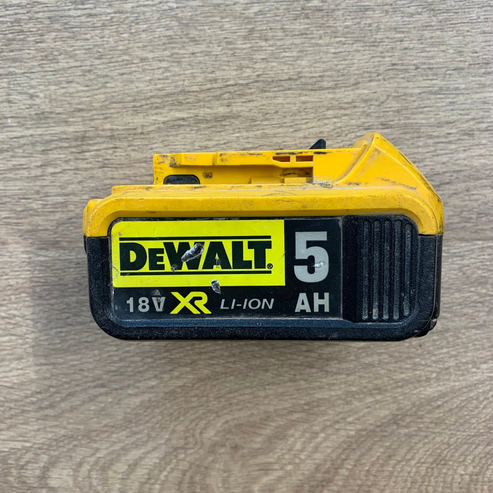 Dewalt DCB184 5.0Ah 18V XR Lithium-Ion Battery - Image 1