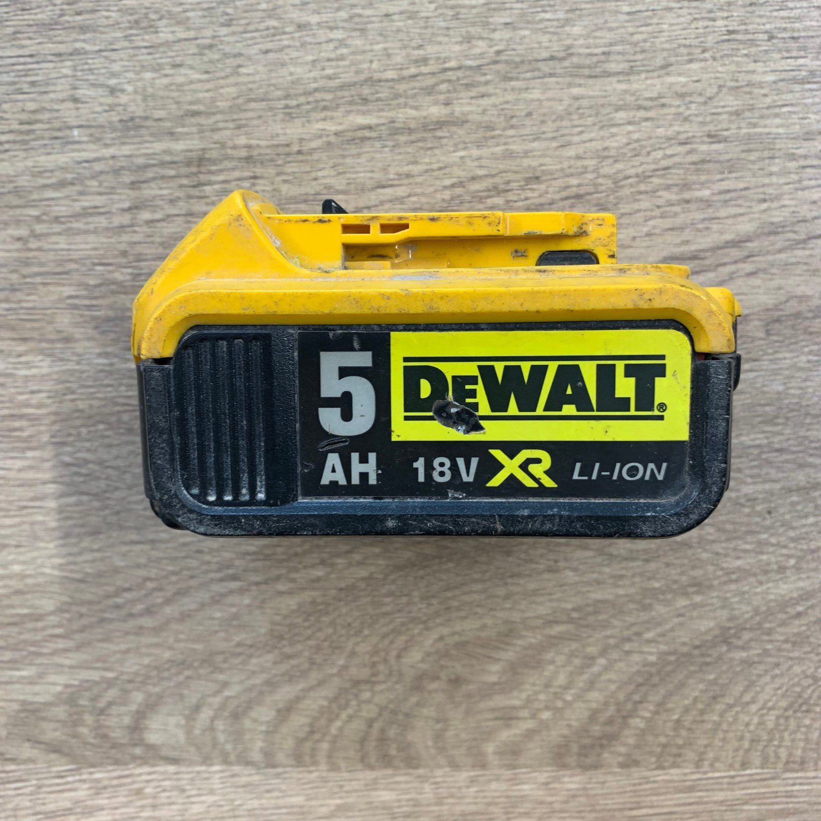 Dewalt DCB184 5.0Ah 18V XR Lithium-Ion Battery - Image 2