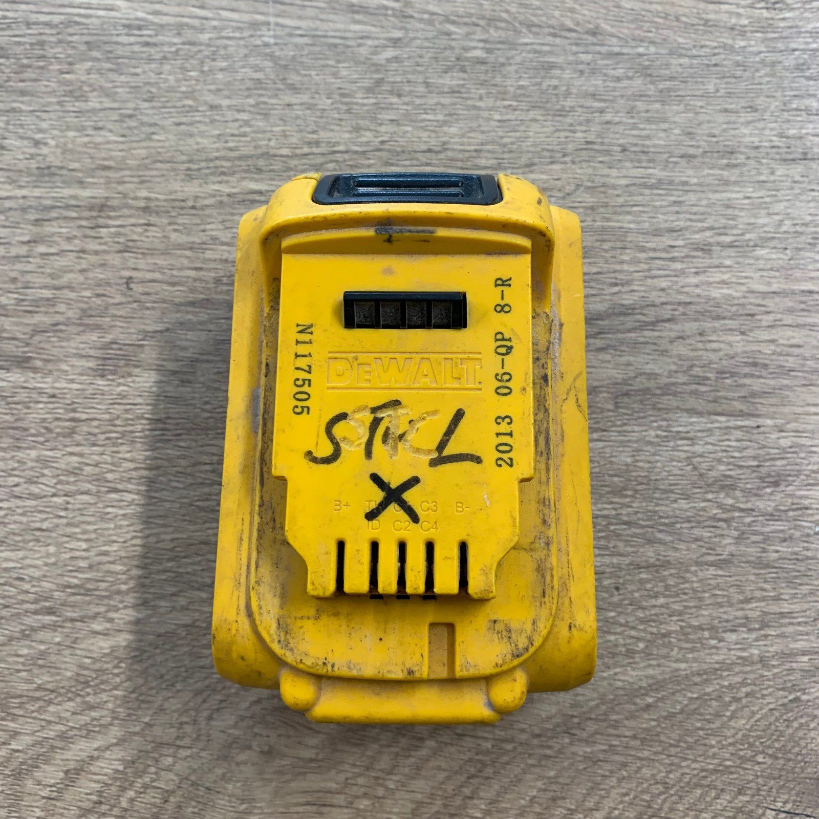 Dewalt DCB184 5.0Ah 18V XR Lithium-Ion Battery - Image 3