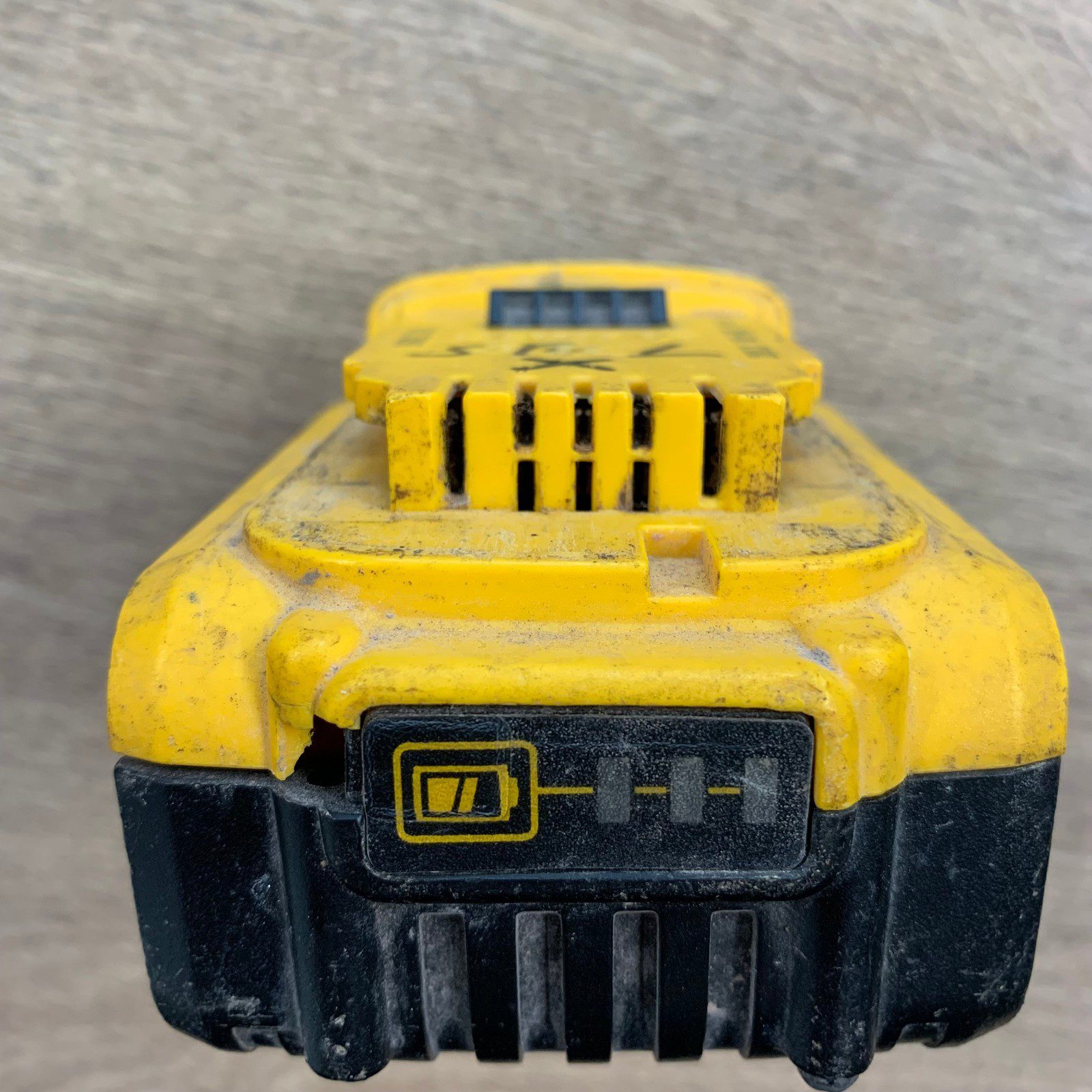 Dewalt DCB184 5.0Ah 18V XR Lithium-Ion Battery - Image 14