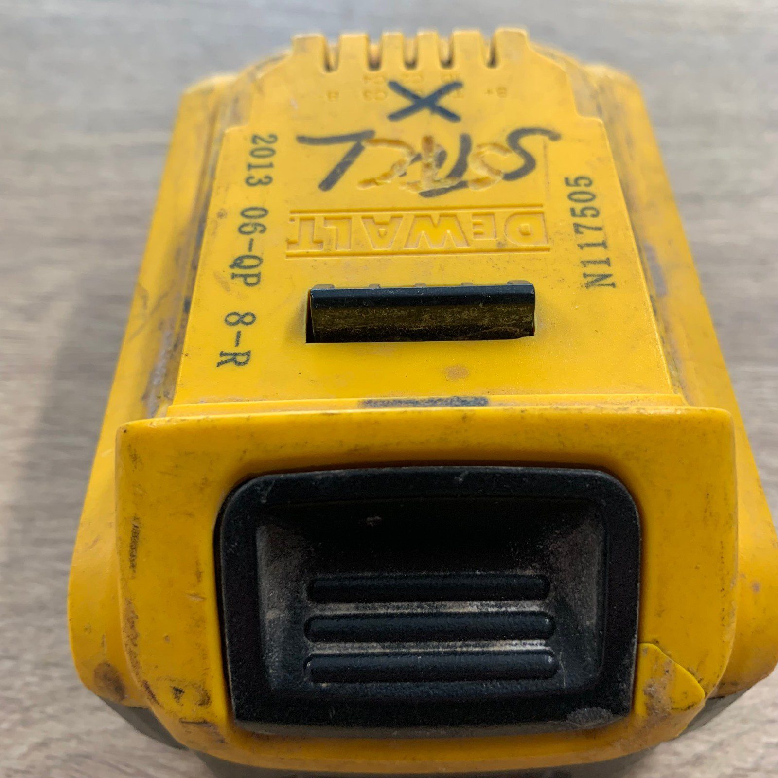 Dewalt DCB184 5.0Ah 18V XR Lithium-Ion Battery - Image 15