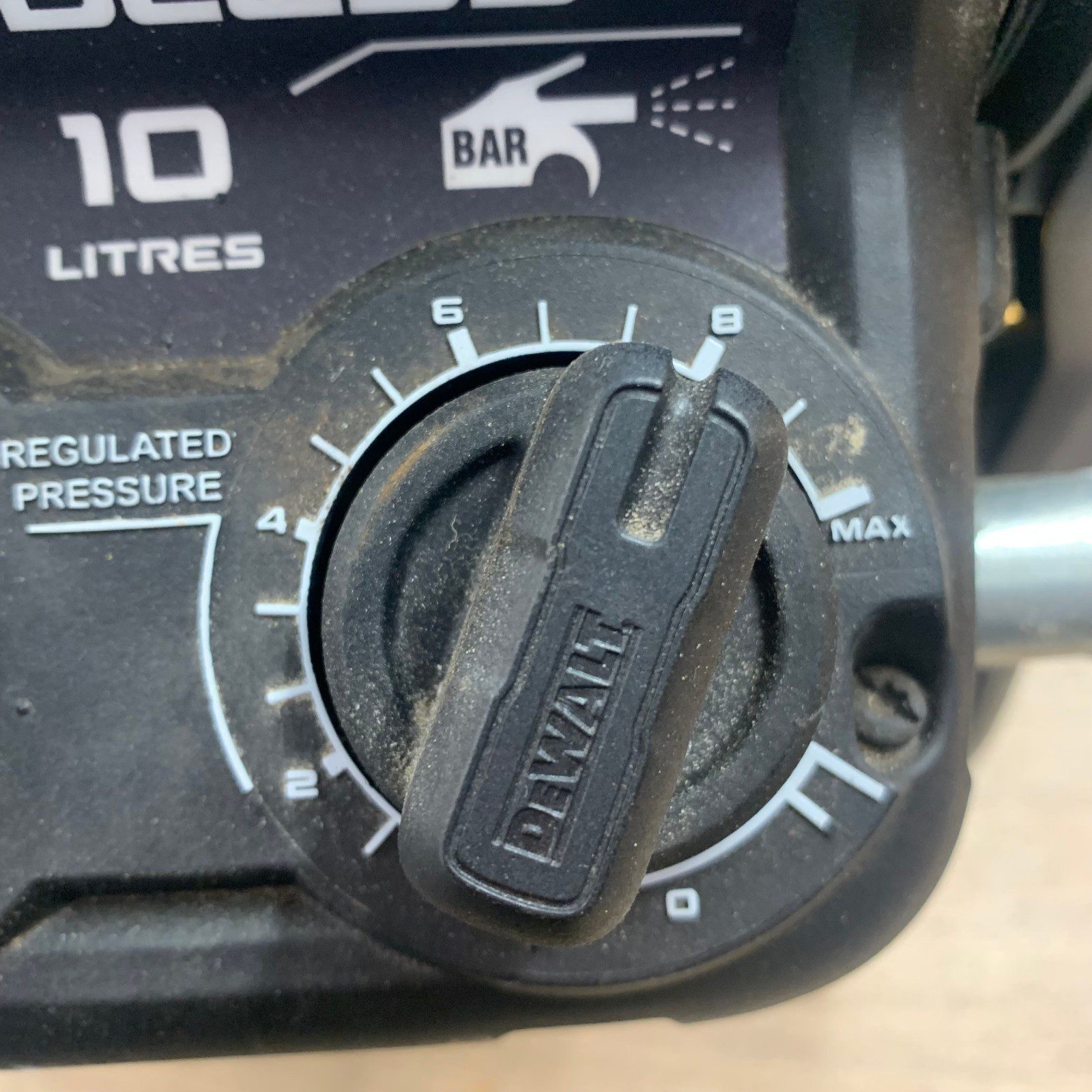 DeWalt DCC1018 18V XR Brushless Cordless Air Compressor 10L Body Only - Image 12