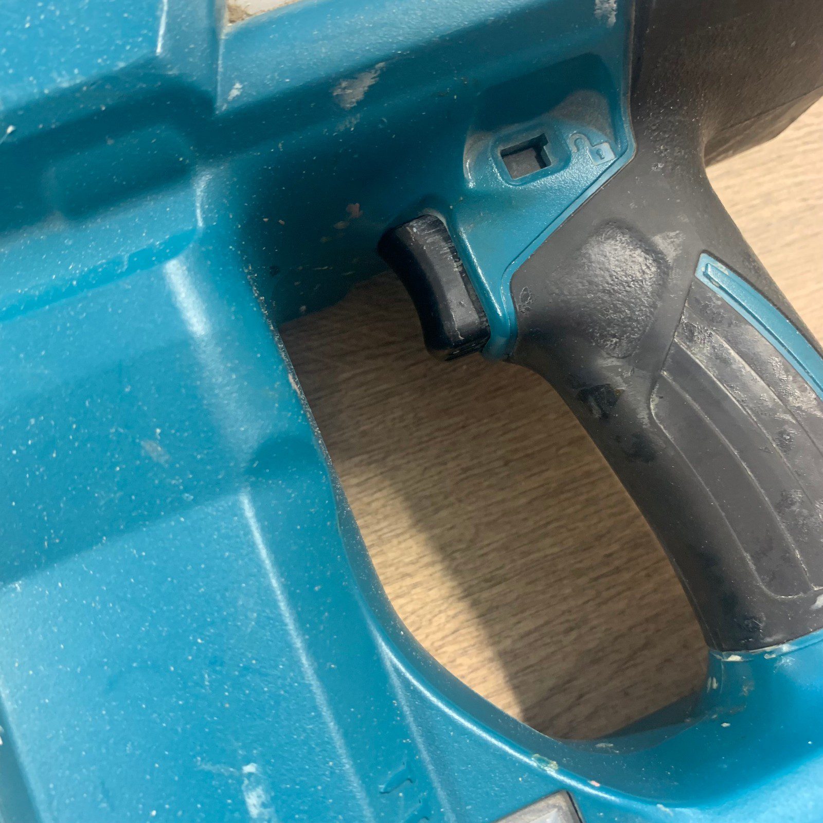 Makita DBN600 18V 16 Gauge 25-64mm Cordless Finish Nailer Body Only Used - Image 3