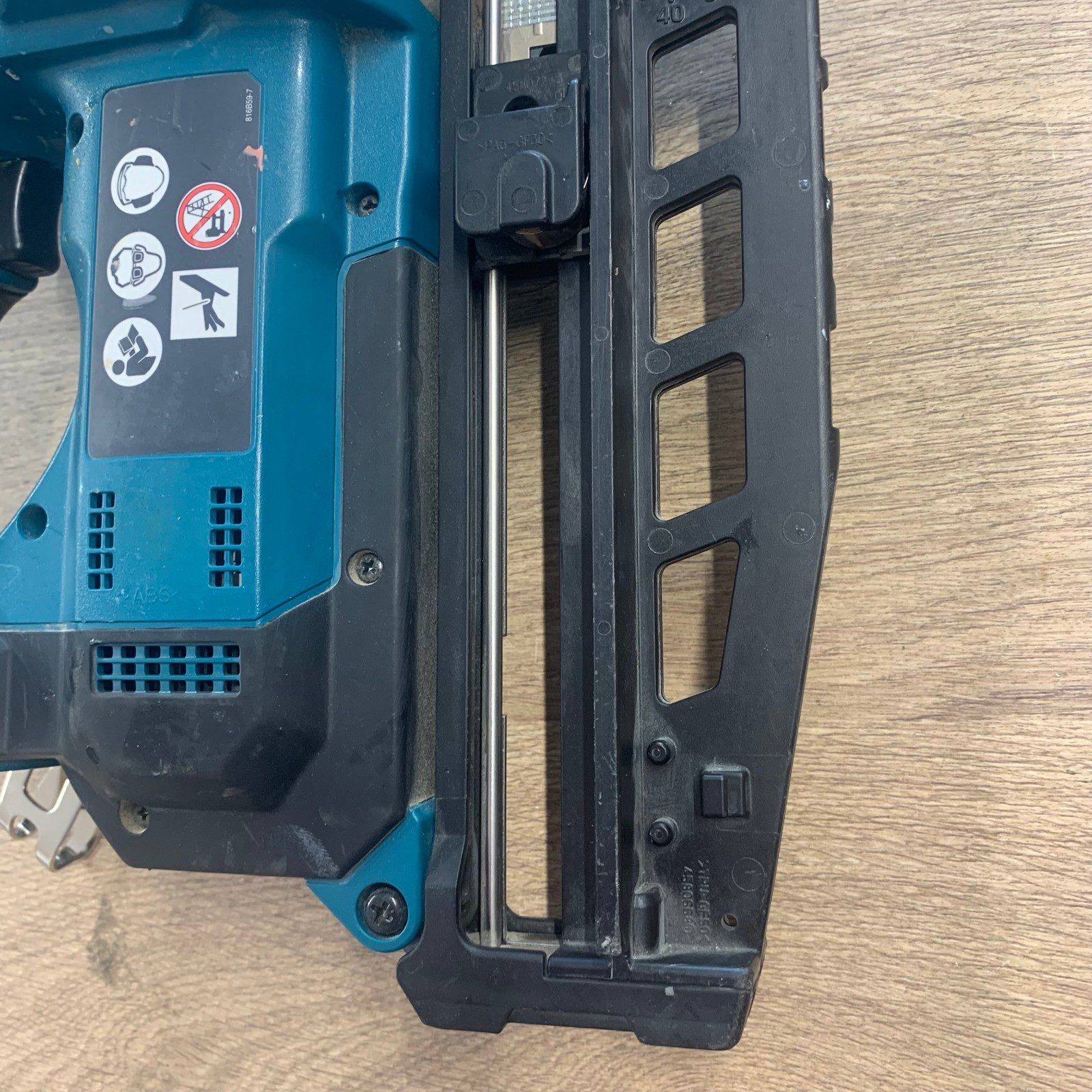 Makita DBN600 18V 16 Gauge 25-64mm Cordless Finish Nailer Body Only Used - Image 9