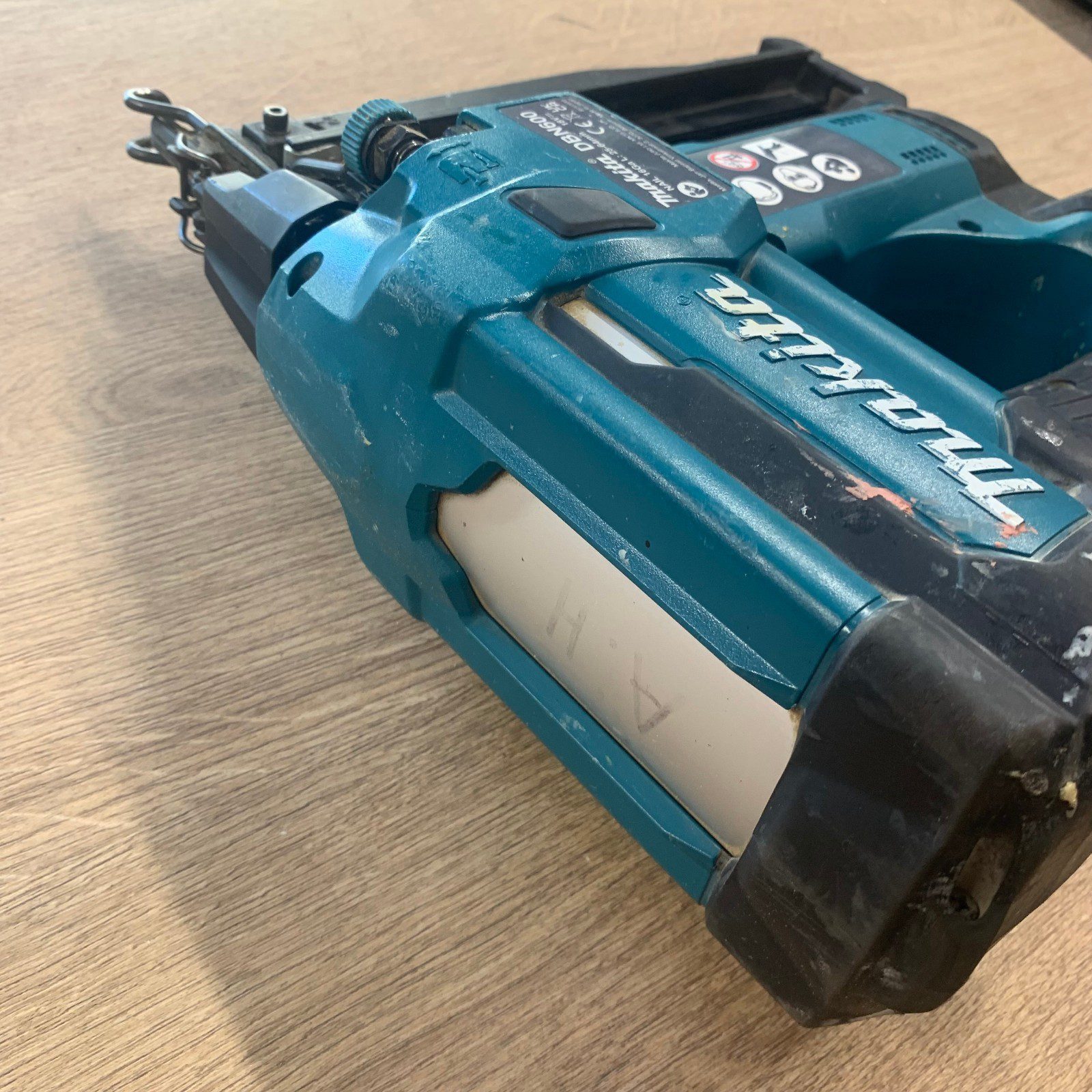 Makita DBN600 18V 16 Gauge 25-64mm Cordless Finish Nailer Body Only Used - Image 13