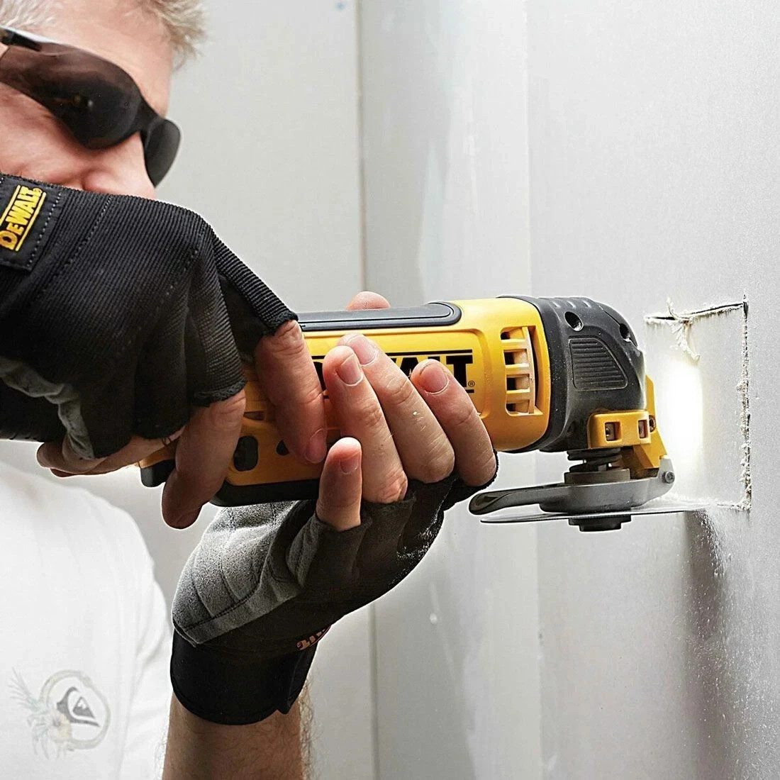 DeWalt DCS355N 18V XR Brushless Oscillating Multi Tool Body Only New - Image 7