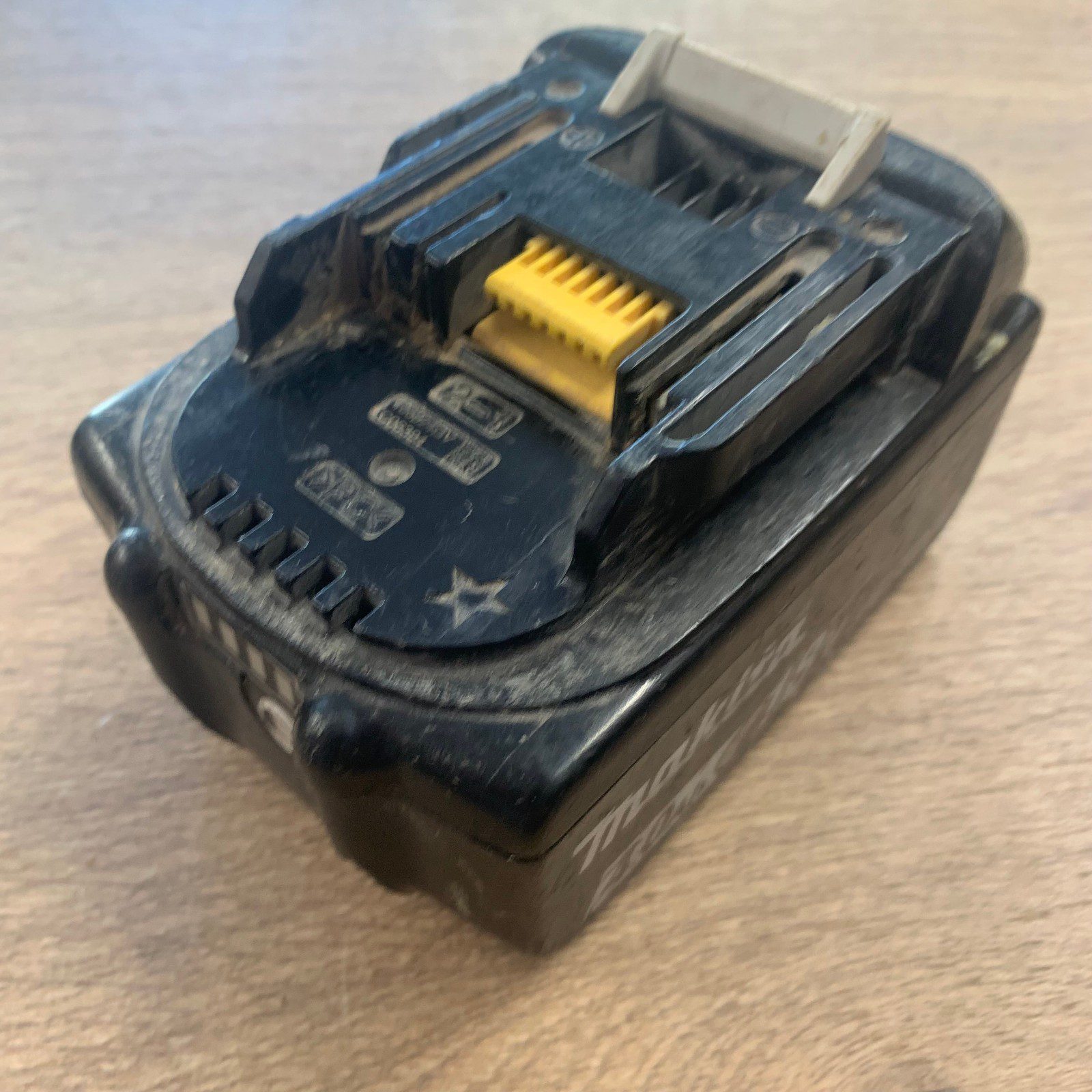 Makita BL1840B 18V 4.0Ah 72Wh Li-Ion Battery Pack Used - Image 3