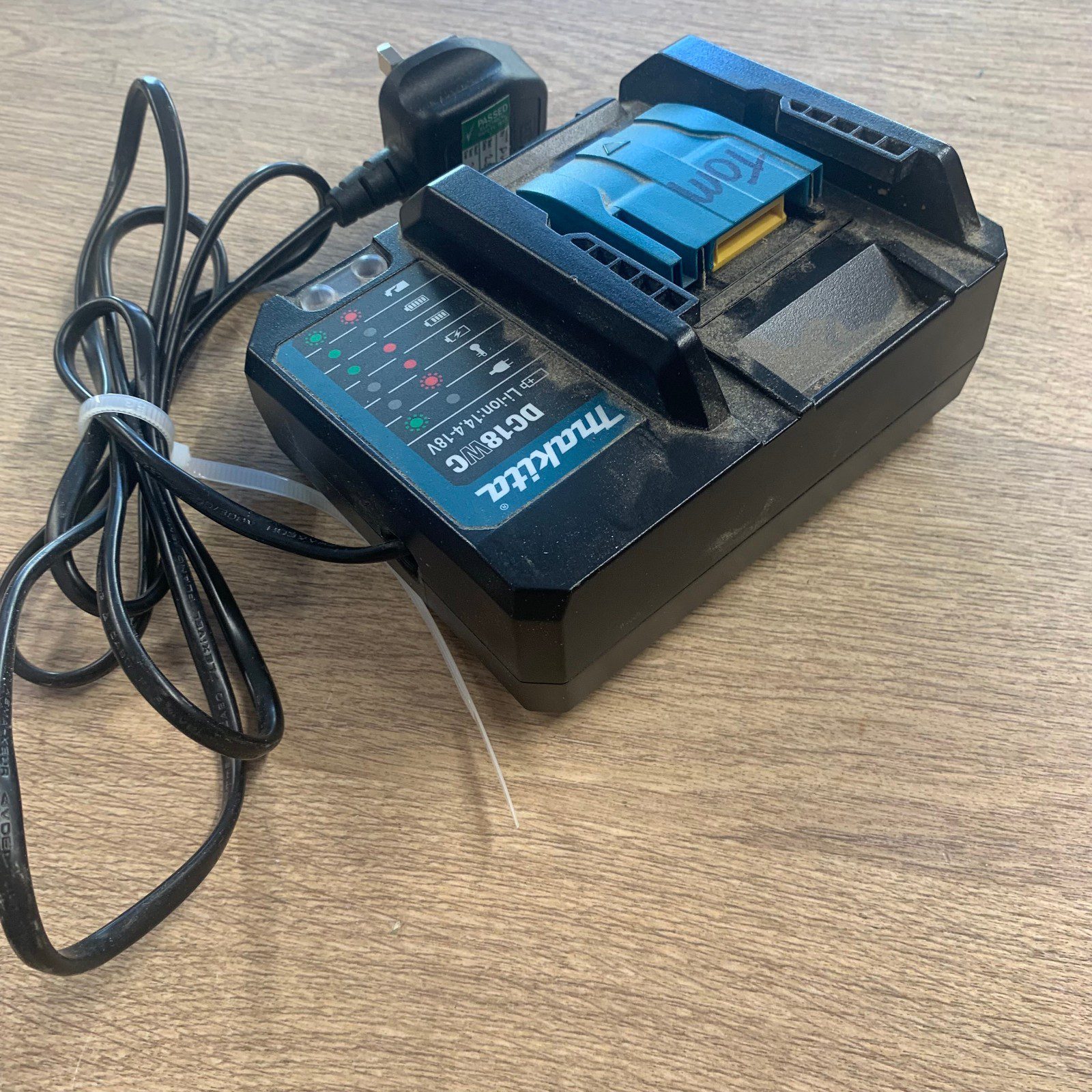 Makita DC18WC 14.4V-18V Li-Ion Battery Charger 240V UK Plug Refurbished - Image 4