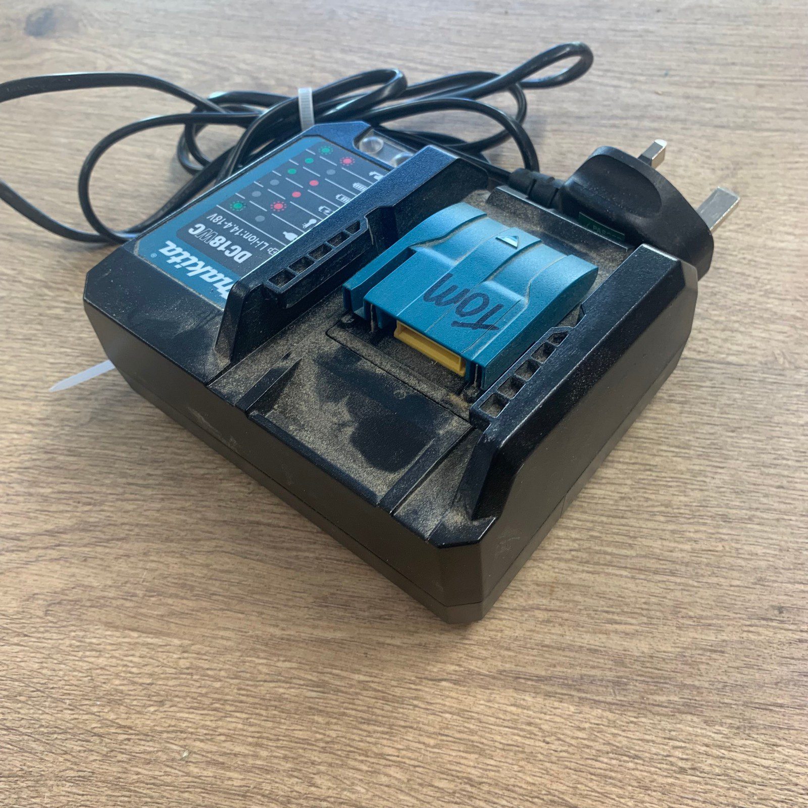 Makita DC18WC 14.4V-18V Li-Ion Battery Charger 240V UK Plug Refurbished - Image 5