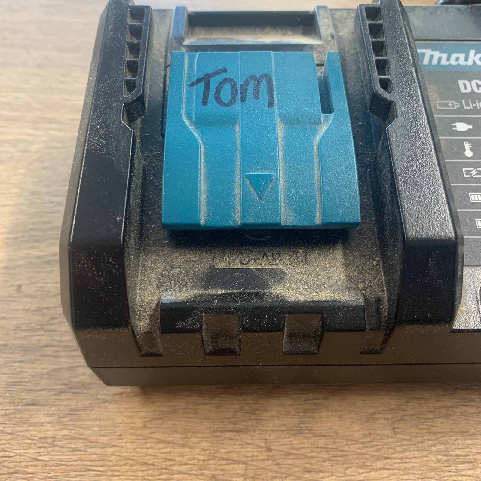 Makita DC18WC 14.4V-18V Li-Ion Battery Charger 240V UK Plug Refurbished - Image 8