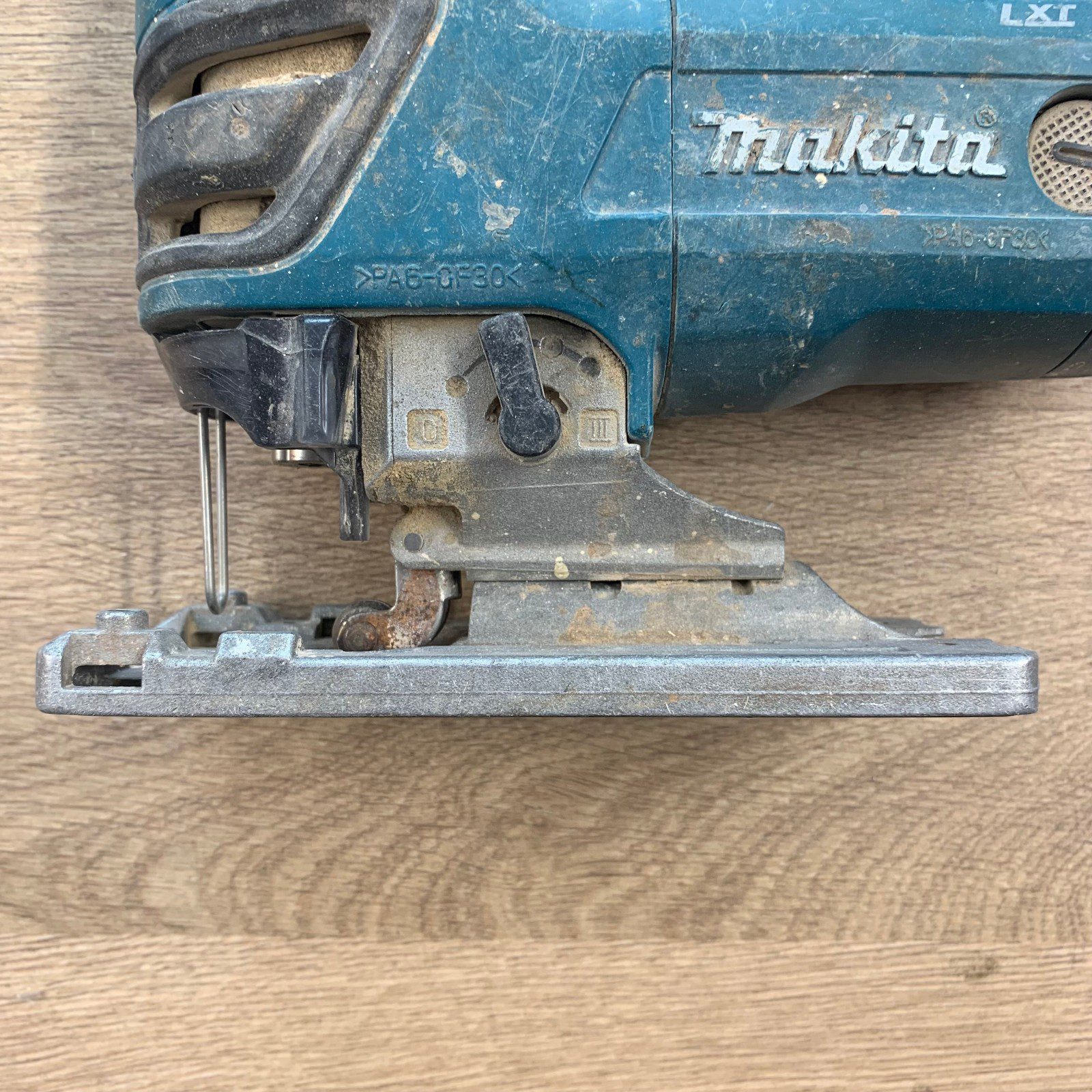 Makita DJV180Z 18V LXT Cordless Variable Speed 3 Settings Jigsaw Body Only - Image 2