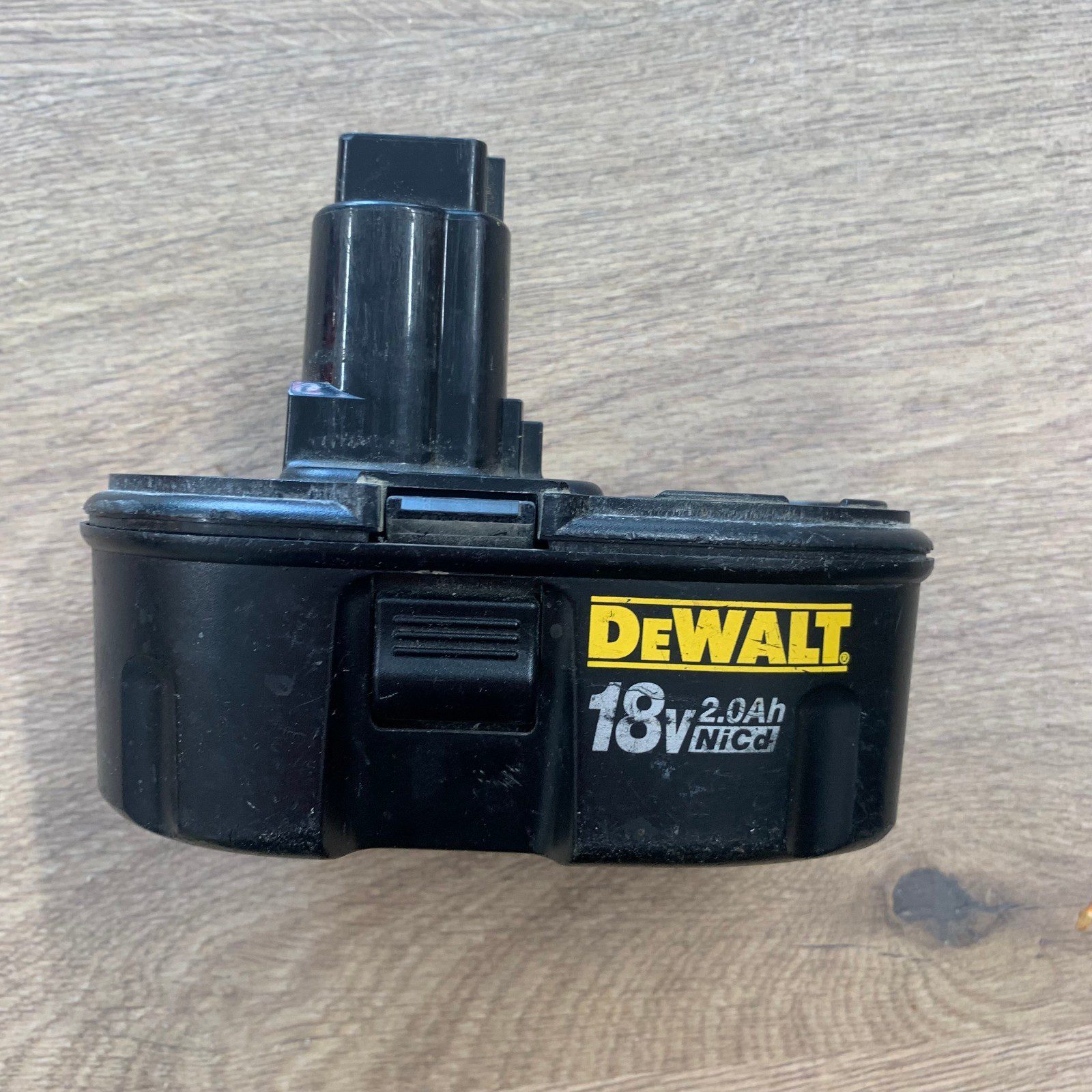 DeWalt DE9095 18V 2.0Ah Ni-Cd Battery Pack For Spares Or Repair Faulty - Image 3
