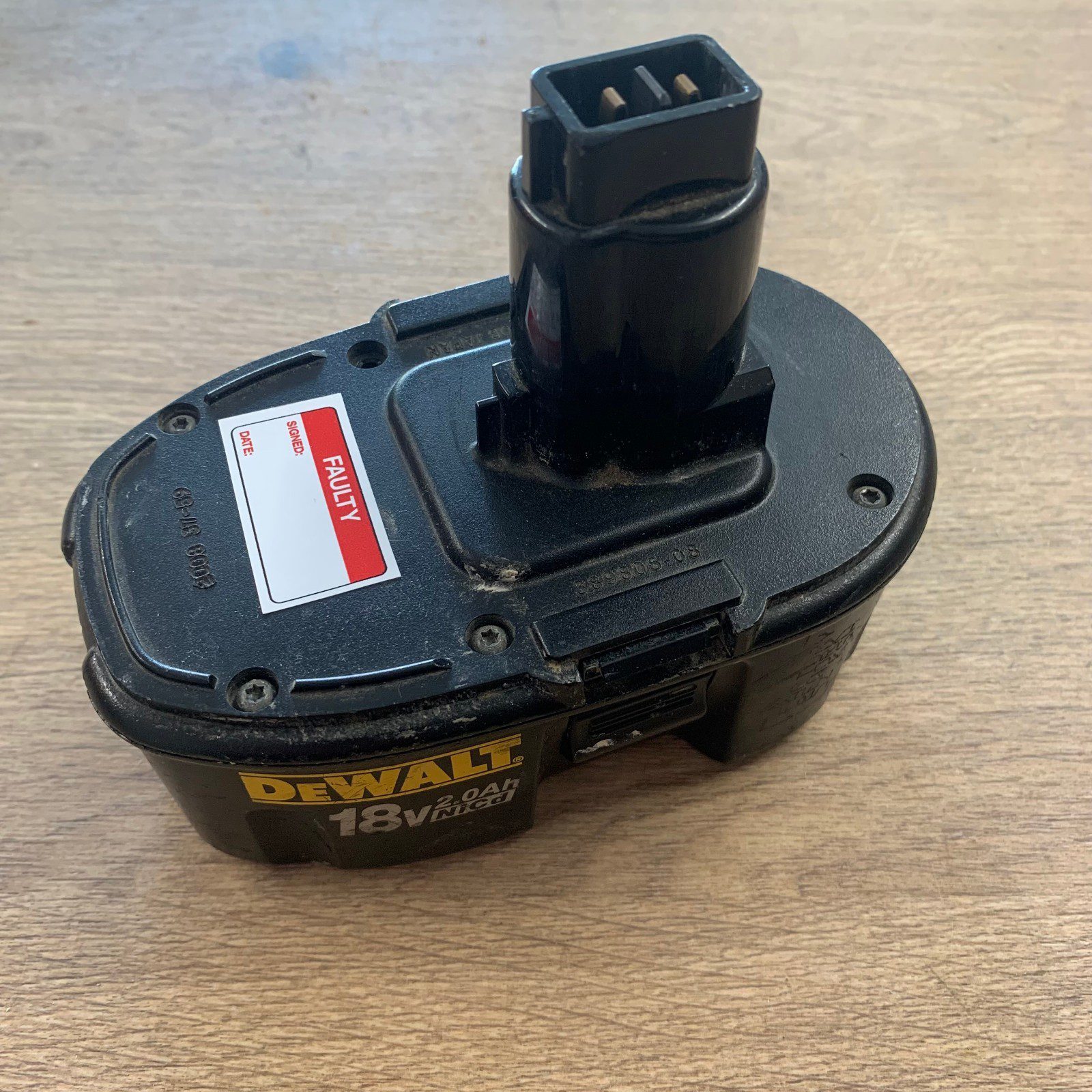DeWalt DE9095 18V 2.0Ah Ni-Cd Battery Pack For Spares Or Repair Faulty - Image 5