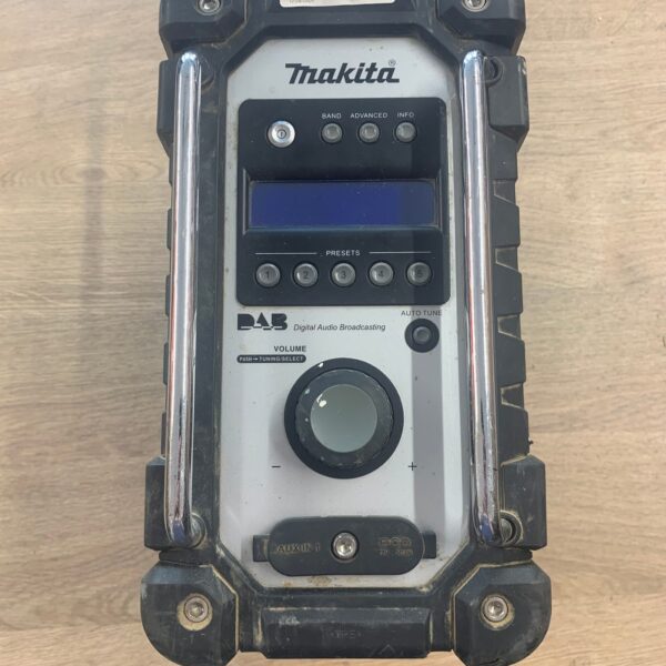 Makita BMR104 7.2-18V DAB FM Job Site Radio Spares or Repairs