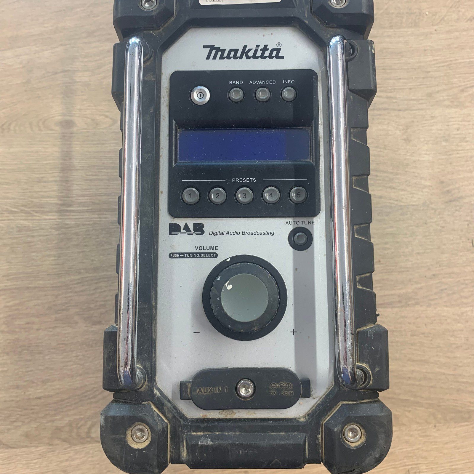 Makita BMR104 7.2-18V DAB FM Job Site Radio Spares or Repairs - Image 1