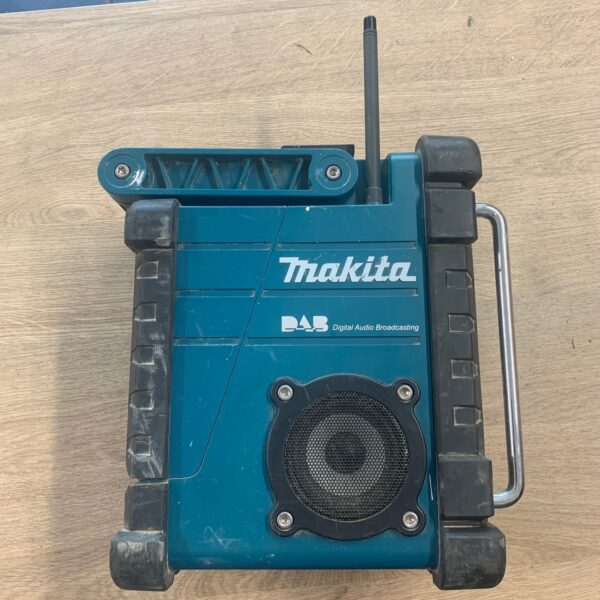 Makita BMR104 7.2-18V DAB FM Job Site Radio Spares or Repairs