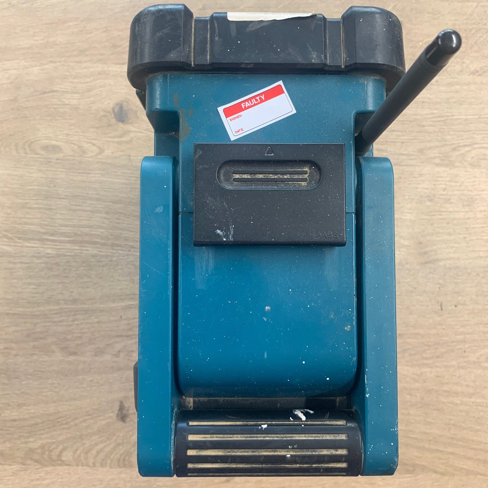 Makita BMR104 7.2-18V DAB FM Job Site Radio Spares or Repairs - Image 6
