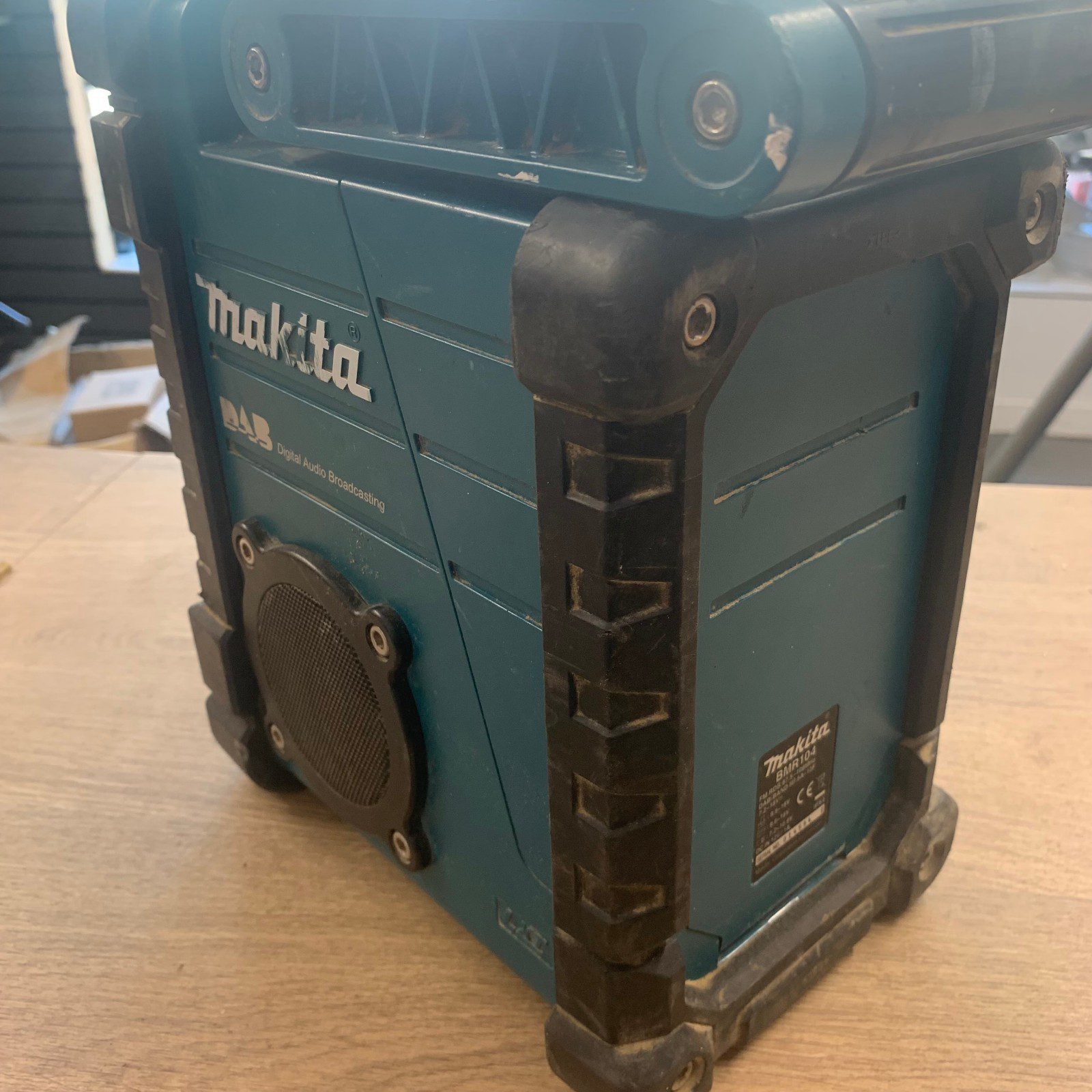 Makita BMR104 7.2-18V DAB FM Job Site Radio Spares or Repairs - Image 9
