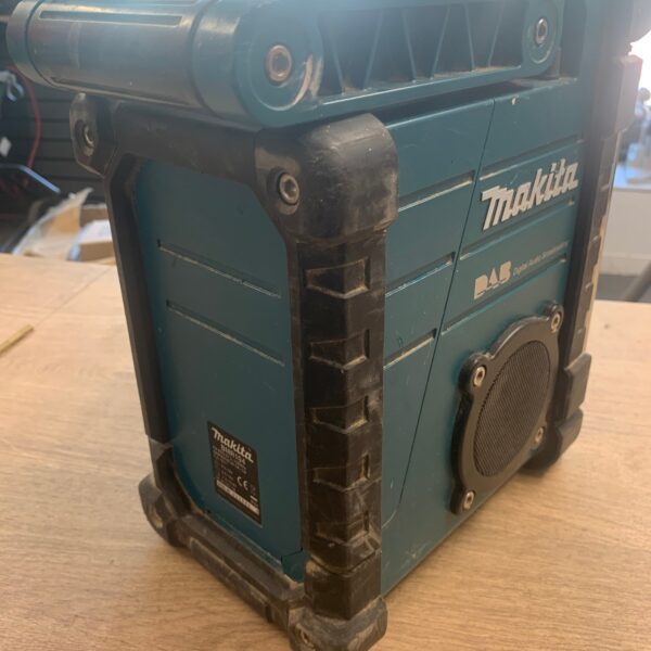 Makita BMR104 7.2-18V DAB FM Job Site Radio Spares or Repairs