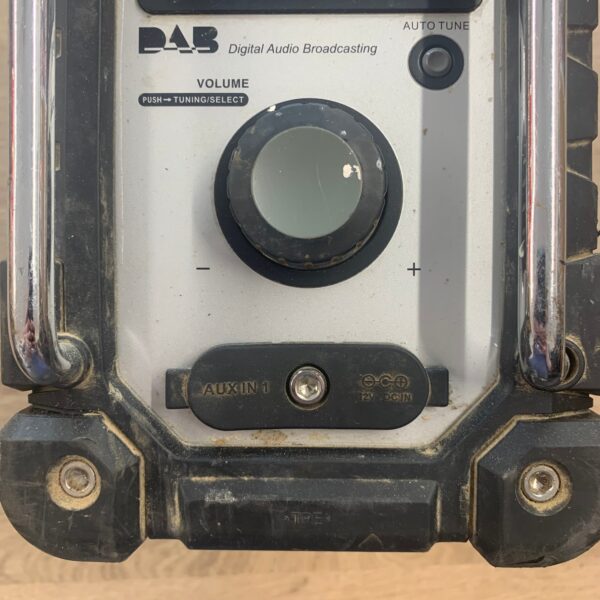 Makita BMR104 7.2-18V DAB FM Job Site Radio Spares or Repairs