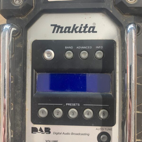 Makita BMR104 7.2-18V DAB FM Job Site Radio Spares or Repairs