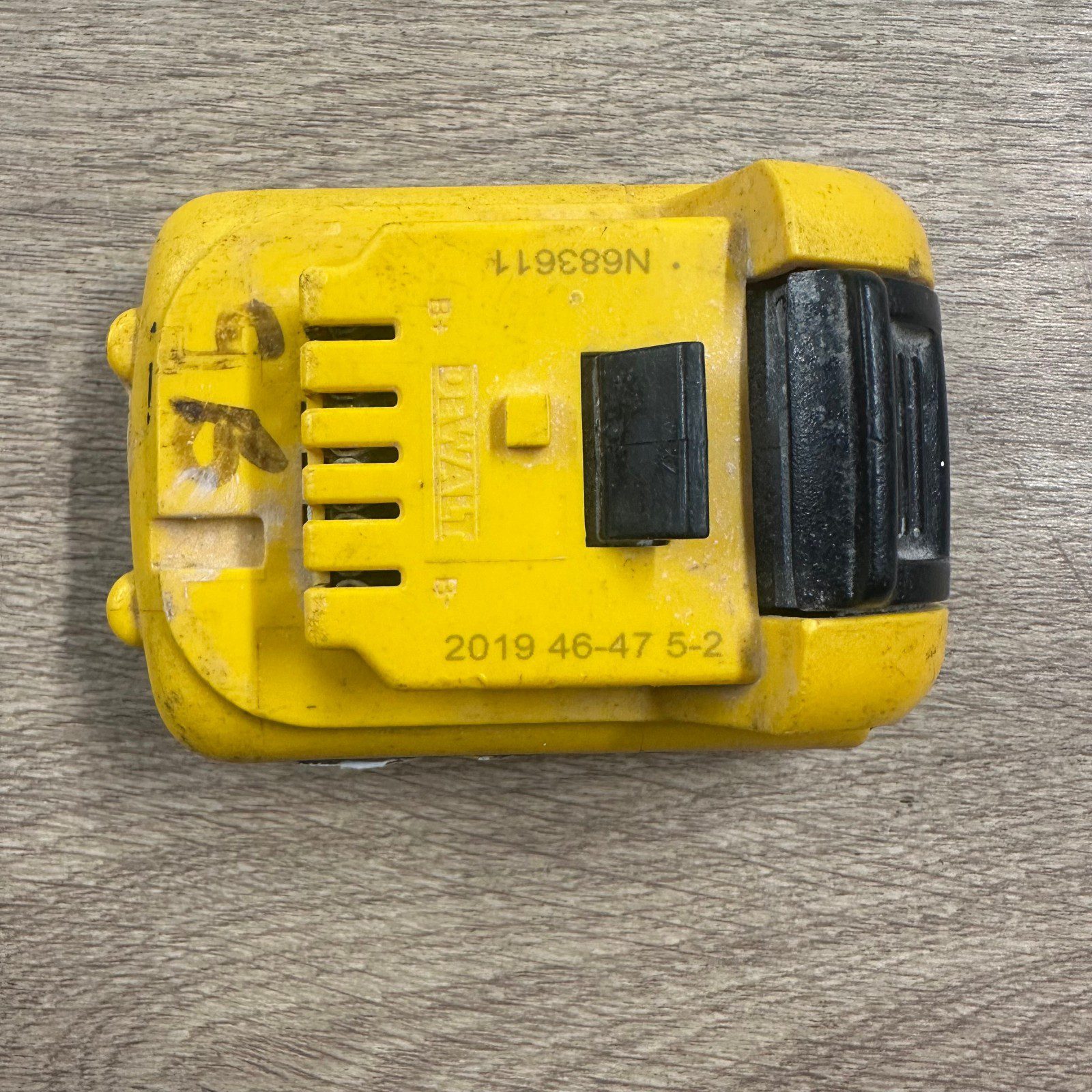 DeWalt DCB183 18V XR Li-Ion 2.0Ah Battery Pack Spares or Repairs - Image 2