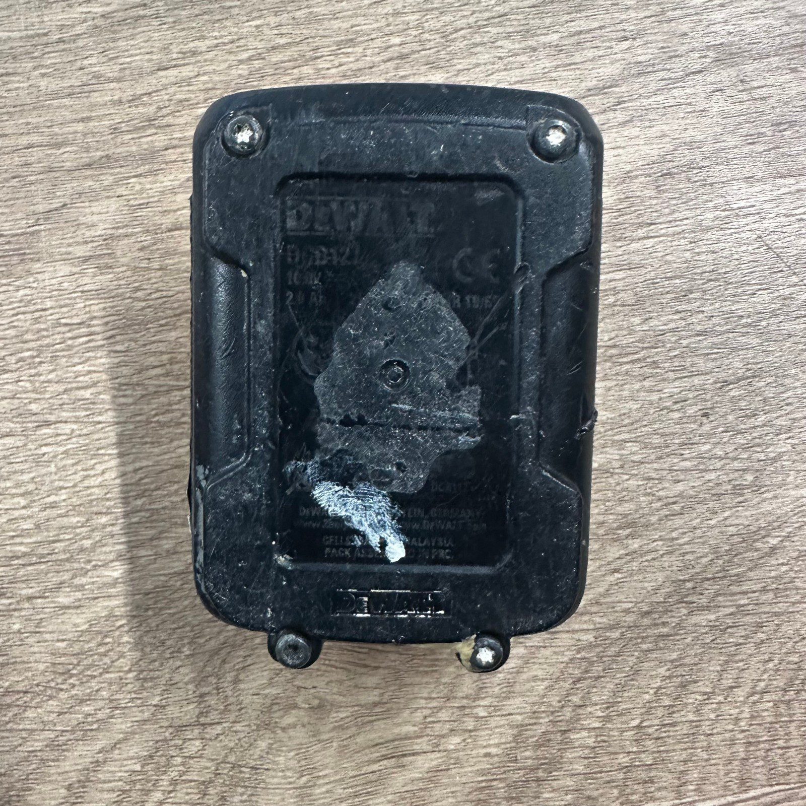 DeWalt DCB183 18V XR Li-Ion 2.0Ah Battery Pack Spares or Repairs - Image 3