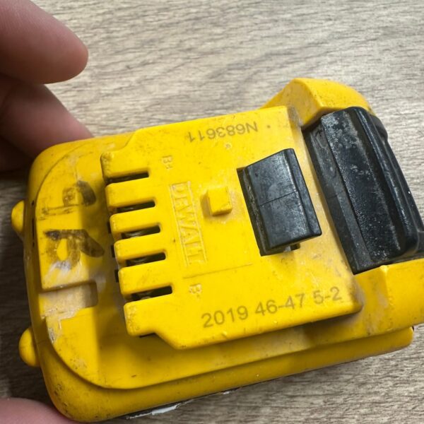 DeWalt DCB183 18V XR Li-Ion 2.0Ah Battery Pack Spares or Repairs