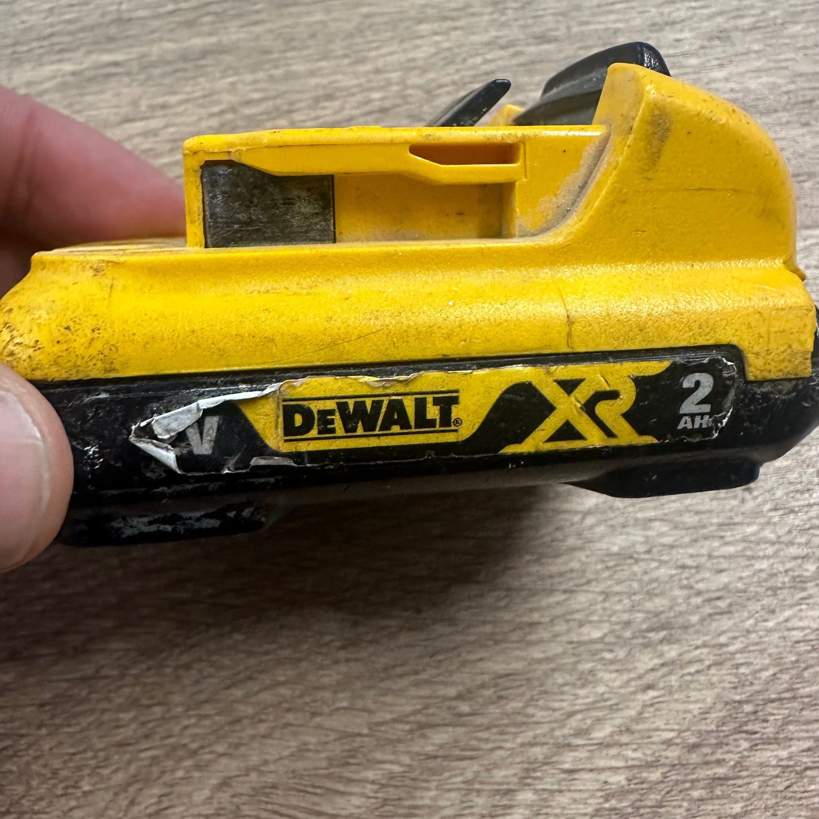 DeWalt DCB183 18V XR Li-Ion 2.0Ah Battery Pack Spares or Repairs - Image 6