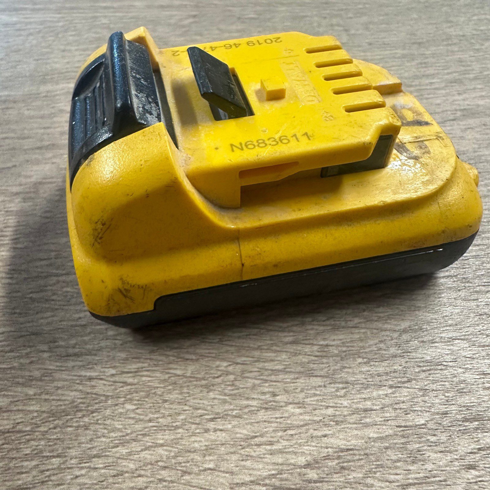 DeWalt DCB183 18V XR Li-Ion 2.0Ah Battery Pack Spares or Repairs - Image 11