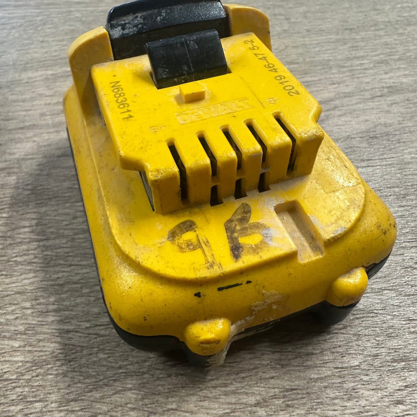 DeWalt DCB183 18V XR Li-Ion 2.0Ah Battery Pack Spares or Repairs - Image 13