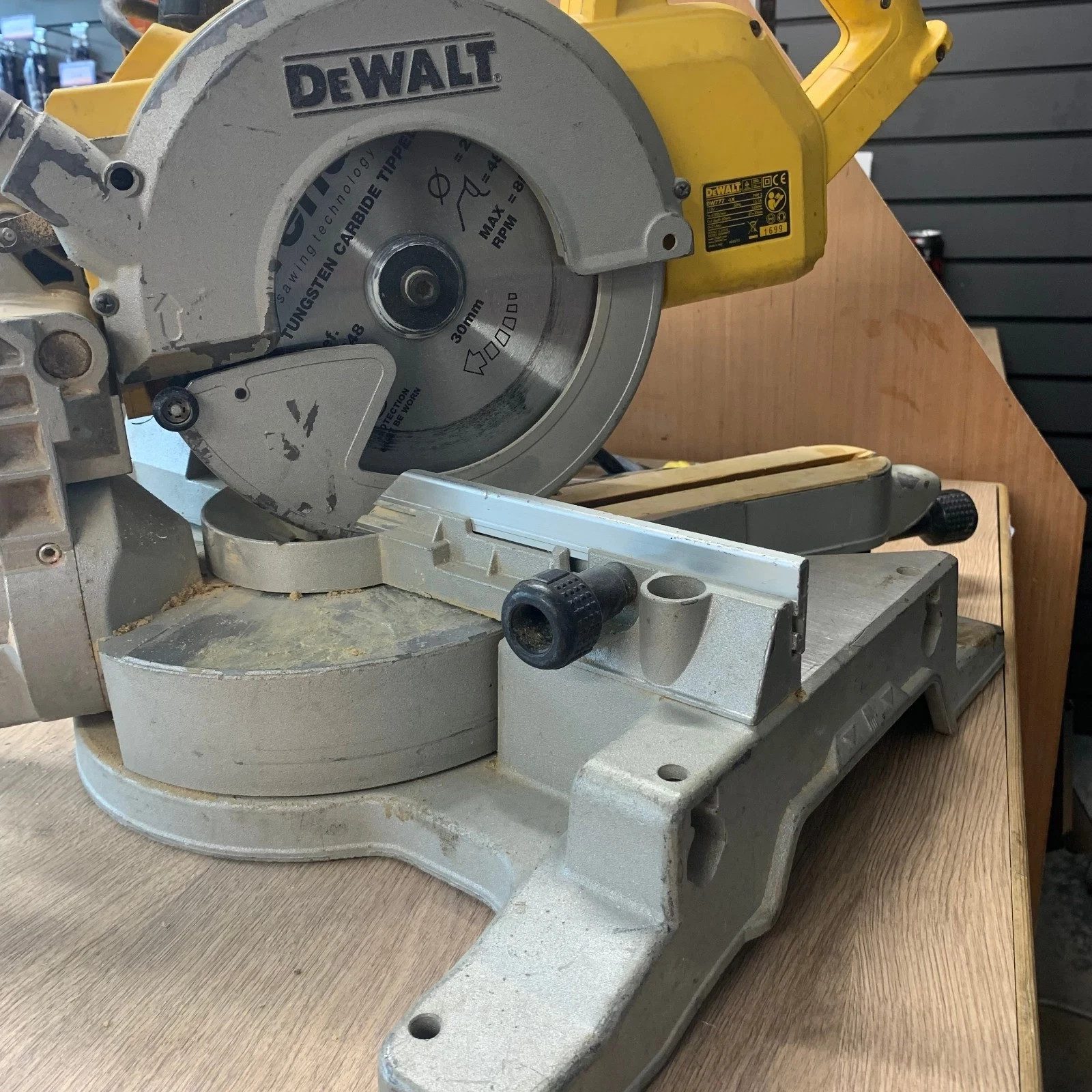 DeWalt DW777-LX 115V 216mm Mitre Saw With Blade Repair Spares - Image 1