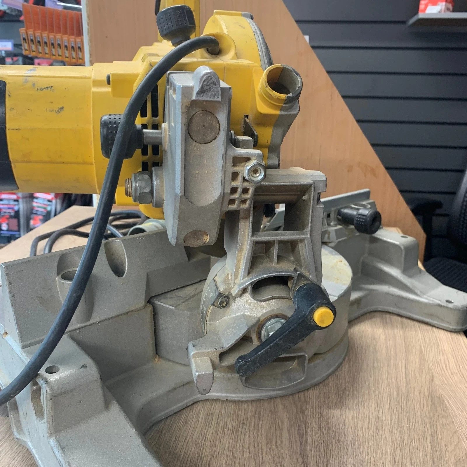 DeWalt DW777-LX 115V 216mm Mitre Saw With Blade Repair Spares - Image 3